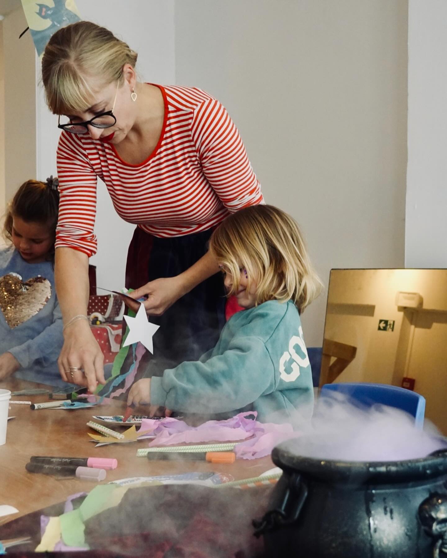🧙 VOLZET !! De Halloween knutsel workshop is bijna volzet 🙌 schrijf je kiddo nog snel in laat ze een magische tijd beleven in FLUO CLUB 🪄

👇

 1 NOVEMBER 
🎃 Kies een tijdstip 10u15-11u15 // 11u30-12u30
🎃 Gratis inkom speeltuin na de sessie (€17) 
🎃 Place to be: Fluo club 
🎃 Inschrijven via mail : info@fluoclub.be (vol=vol)

👻Ps: Kom in je leukste HALLOWEEN outfit en krijg een speelsessie cado in de maand November

☕️🥐 Oja, de ouders kunnen ondertussen effkes chillen en genieten van onze lekkere koffie en gebakjes..