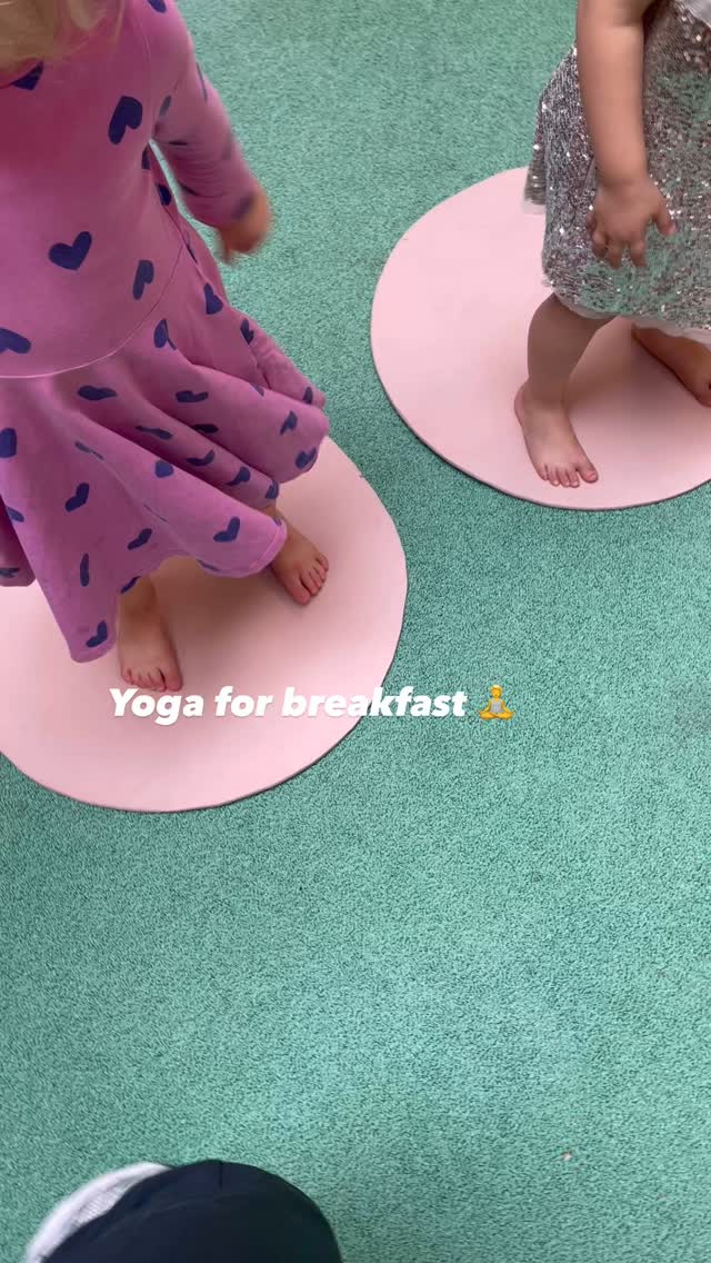 Yoga for breakfast 🧘 @studio.biloba.gent
